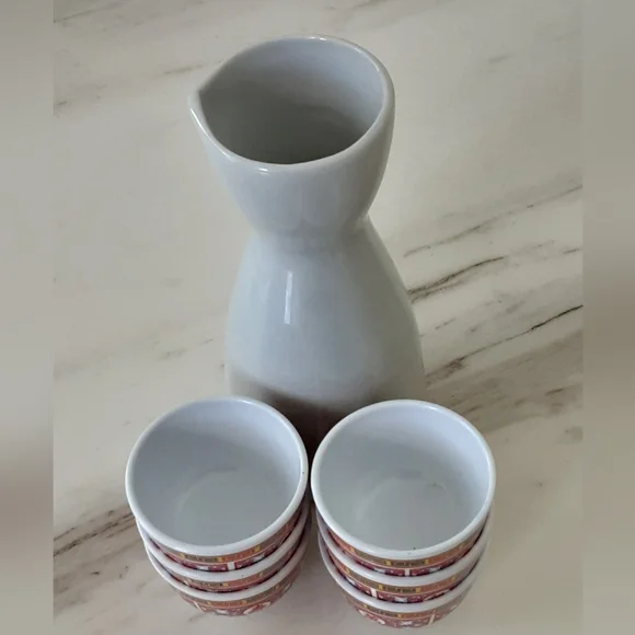 White Porcelain Sake Carafe | 6 Plastic Longevity Melamine Cups - Picture 5 of 5
